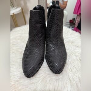 Elegant Snake-Textured Black Ankle Boots